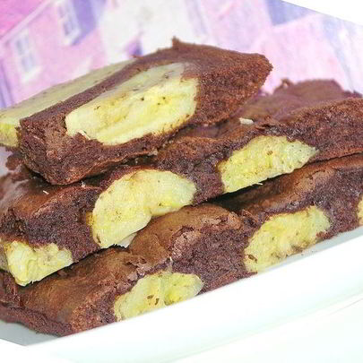 Шоколадное пирожное с бананами