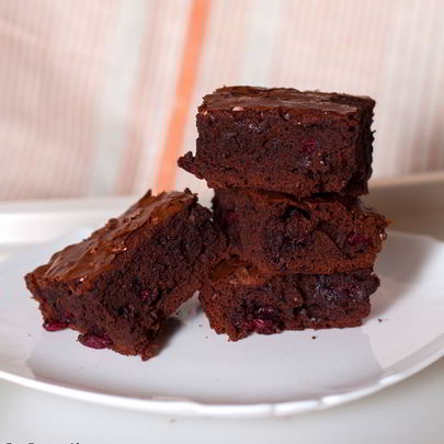 Шоколадный брауни с вишней