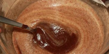 шоколадные пирожные с малиной и миндалем