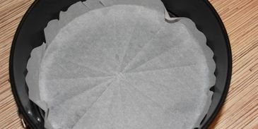 шоколадные пирожные с малиной и миндалем