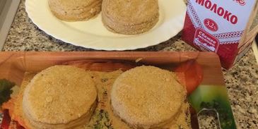 слоеное медовое пирожное