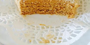 слоеное медовое пирожное