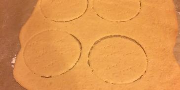 слоеное медовое пирожное