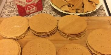 слоеное медовое пирожное