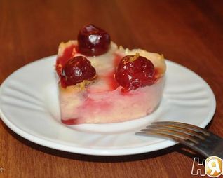 Творожное пирожное с ягодами