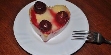 творожное пирожное с ягодами