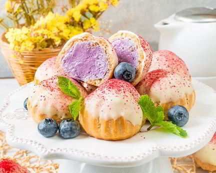 Заварные пирожные с кремом из голубики