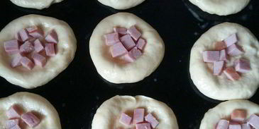 мини-пиццы крошки