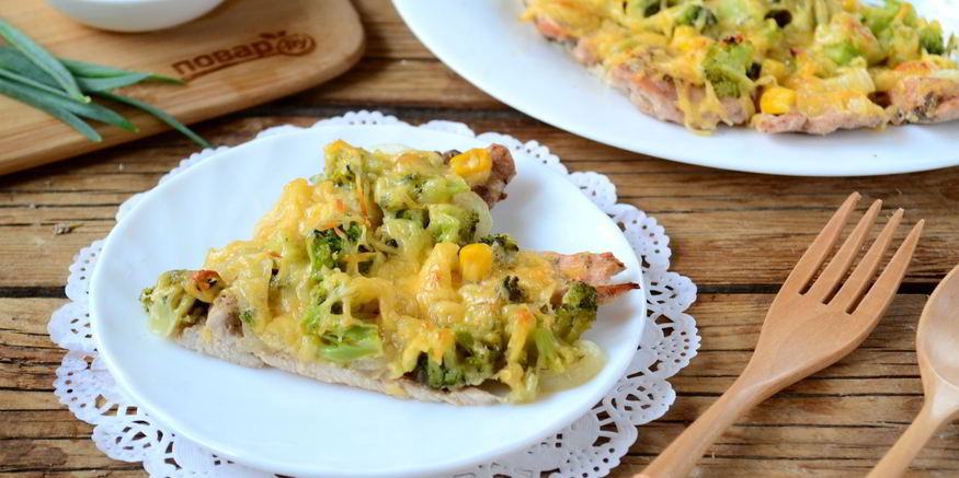 Рецепт пиццы из куриного филе с сыром и брокколи