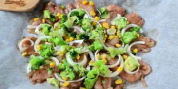 пицца из куриного филе с сыром и брокколи