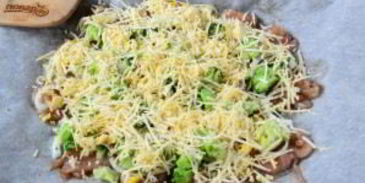 пицца из куриного филе с сыром и брокколи