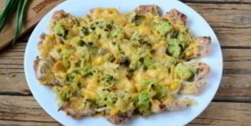 пицца из куриного филе с сыром и брокколи