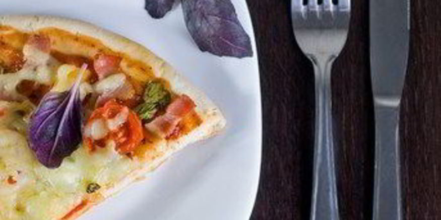 Рецепт пиццы с беконом и овощами