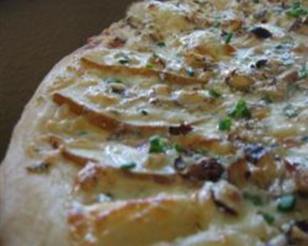 Пицца с грушами и голубым сыром