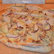 Рецепт Пиццы с грушами, орехами и голубым сыром