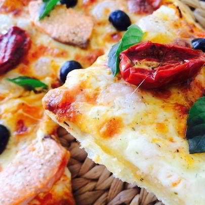 Пицца с креветками и семгой