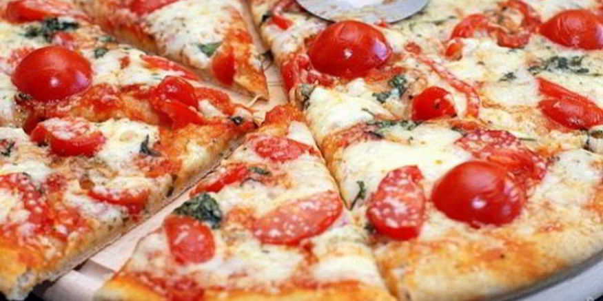 Рецепт пиццы с помидорами и сыром