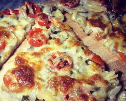 Пицца с сыром сулугуни