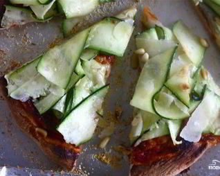 Пицца с цуккини и Моцареллой