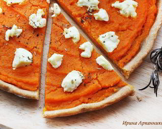 Пицца с тыквой и козьим сыром