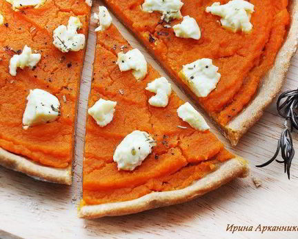 Пицца с тыквой и козьим сыром
