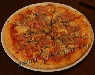 Пицца с ветчиной и сыром