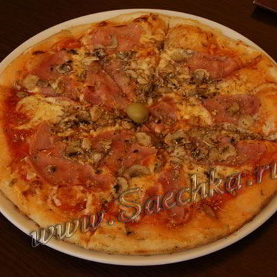 Пицца с ветчиной и сыром