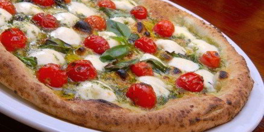 Рецепт сырной пиццы с базиликом