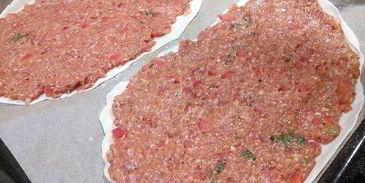 турецкая пицца лахмаджун в рулете