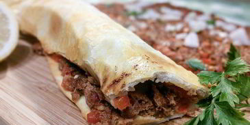 турецкая пицца лахмаджун в рулете