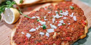 турецкая пицца лахмаджун в рулете