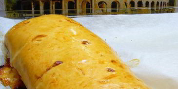 закрытая пицца-вулкан обжигающий stromboli