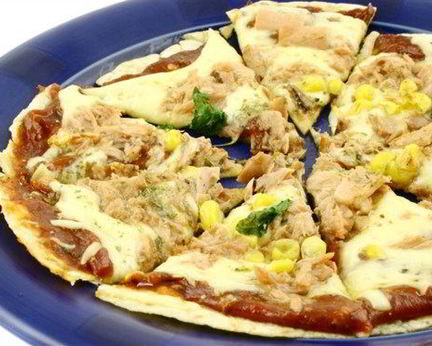 Зерновая пицца с тунцом и кукурузой