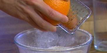 апельсиновые пончики с шоколадным соусом