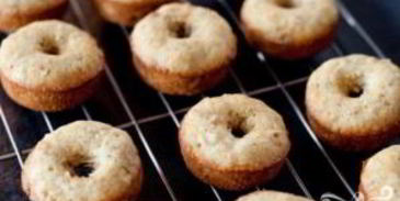 банановые пончики в глазури