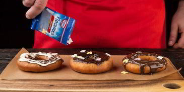 классические пончики со сладкой помадкой