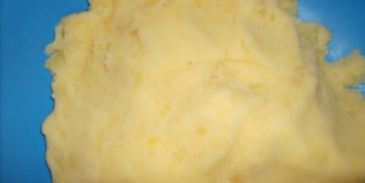 пончики картофельные со смородиновым соусом