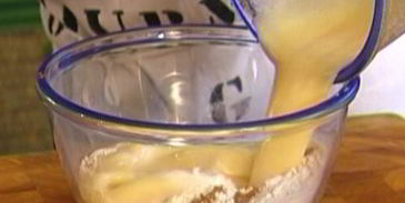 пончики на кефире с корицей и мускатным орехом