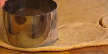 пончики на кефире с корицей и мускатным орехом