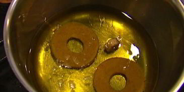 пончики на кефире с корицей и мускатным орехом