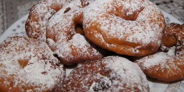 пончики с яблоками и коньяком