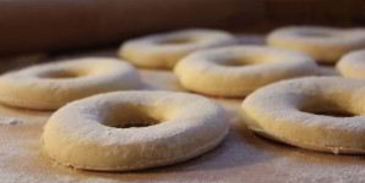 пончики во фритюре