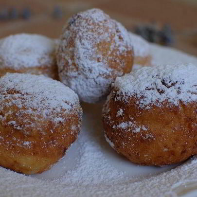 Творожные пончики с изюмом