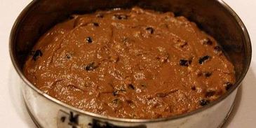 коврижка с изюмом и орехами