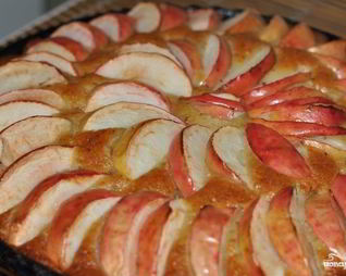 Постная коврижка с яблоками