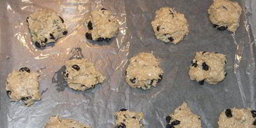 пряники с кунжутом, изюмом и мятой