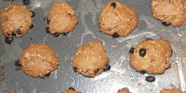 пряники с кунжутом, изюмом и мятой