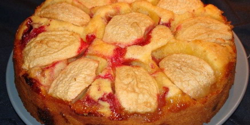 Рецепт шарлотки на кефире в мультиварке