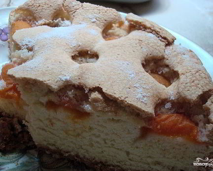 Шарлотка с абрикосами