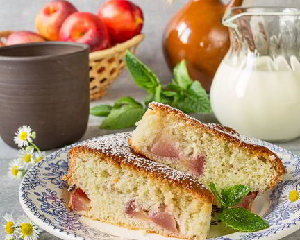 Шарлотка с нектаринами